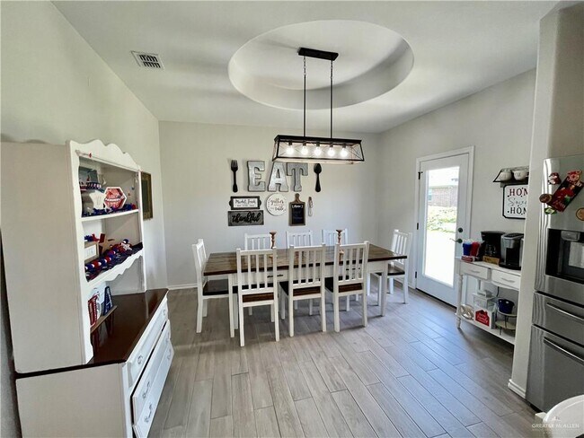 Building Photo - 2920 Fuerte Ave