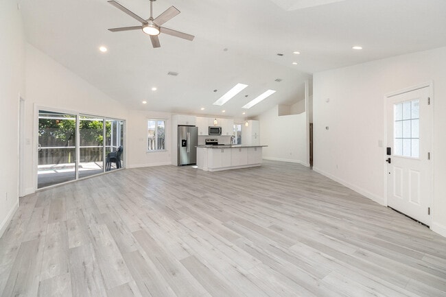 Building Photo - 180 Waters Edge Ln