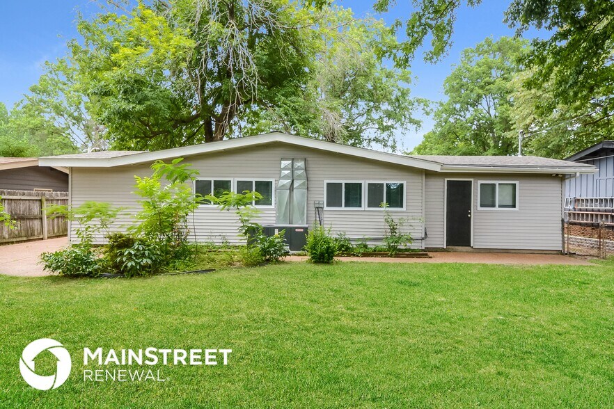 Building Photo - 2380 St Catherine St