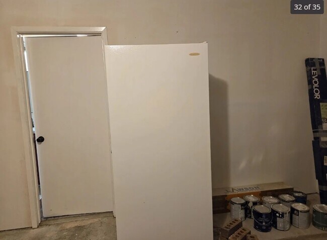 Building Photo - 8530 Lake Crystal Dr