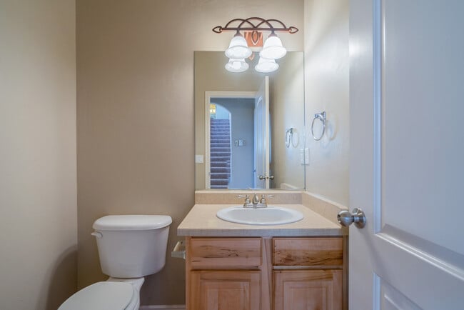 Building Photo - Beautiful St. George Home - Community Pool...