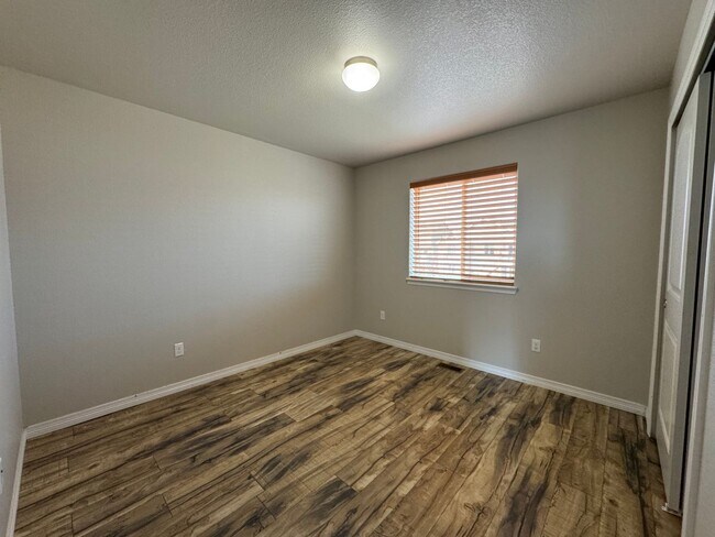 Building Photo - Newer 4 bedroom in The Vistas at Meridian Ranch