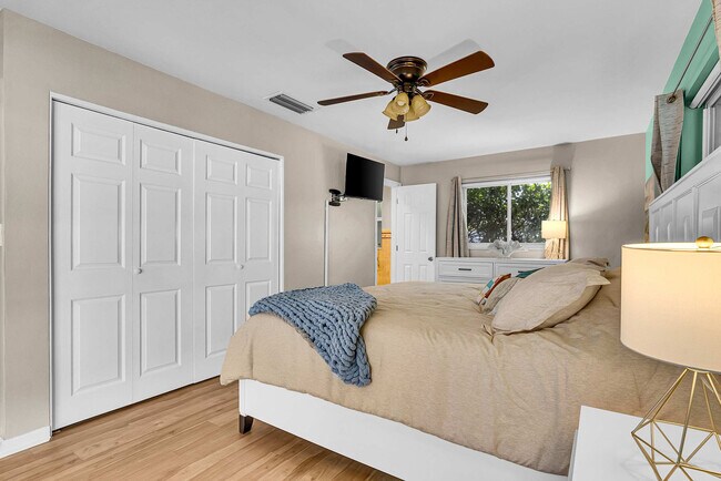 Building Photo - 897 Imperial Dr