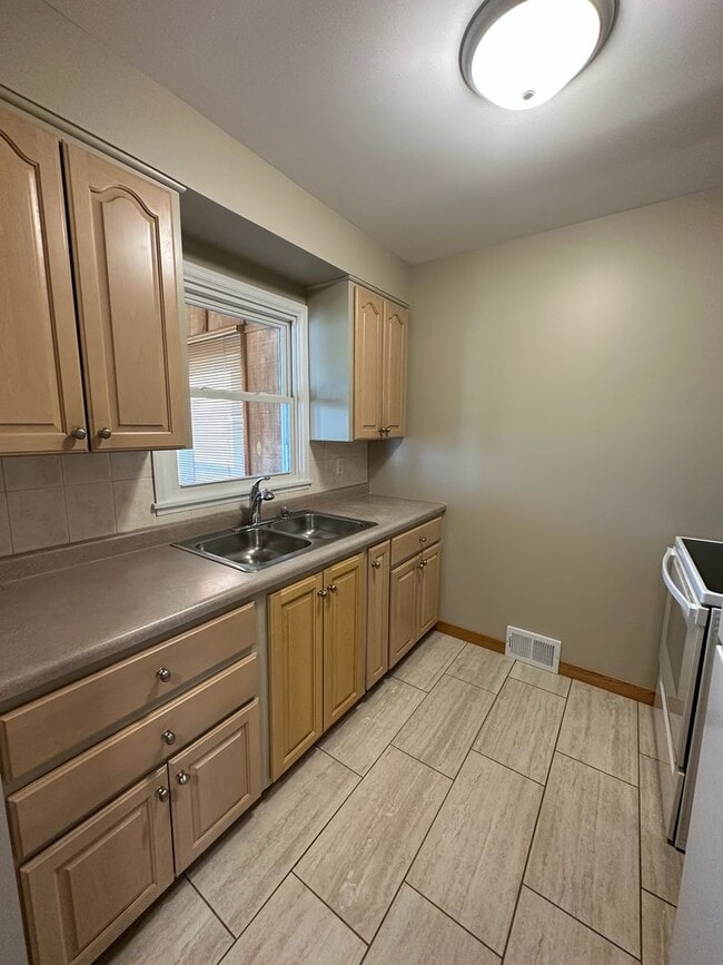 Building Photo - 1430 Staub Ct NE