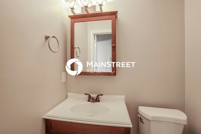 Building Photo - 4 Bedroom Pet-Friendly Home in Reynoldsbur...