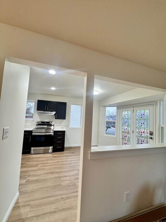 Building Photo - 917 Dorothea Way