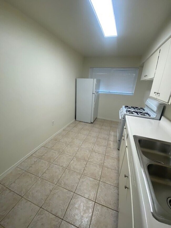 Building Photo - 10648 N 15th Ave