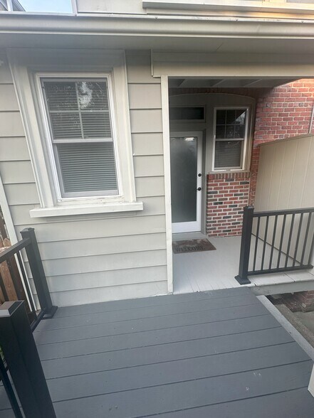 Building Photo - 2124 Lakeview Ave