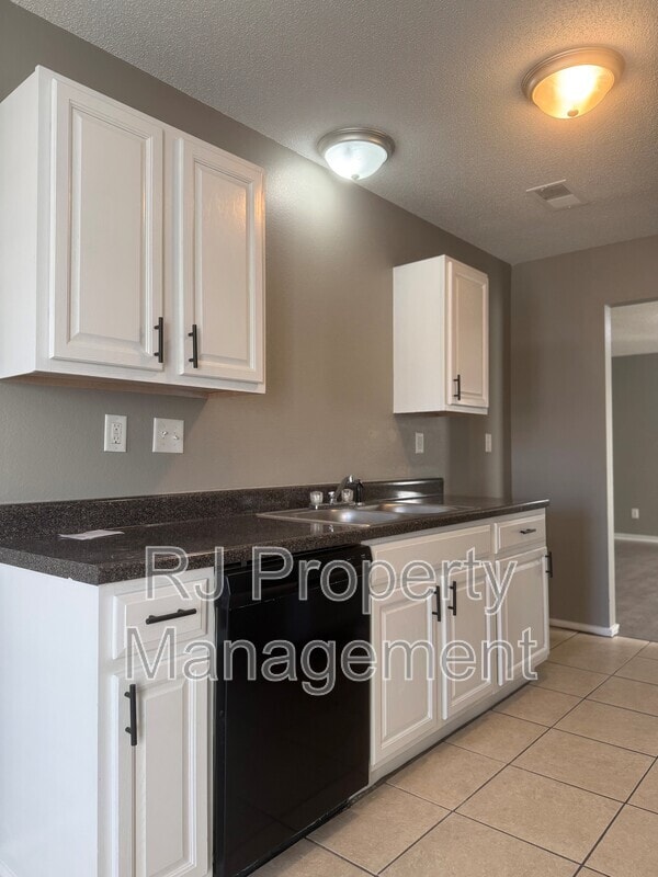 Building Photo - 4817 Royal Run Dr