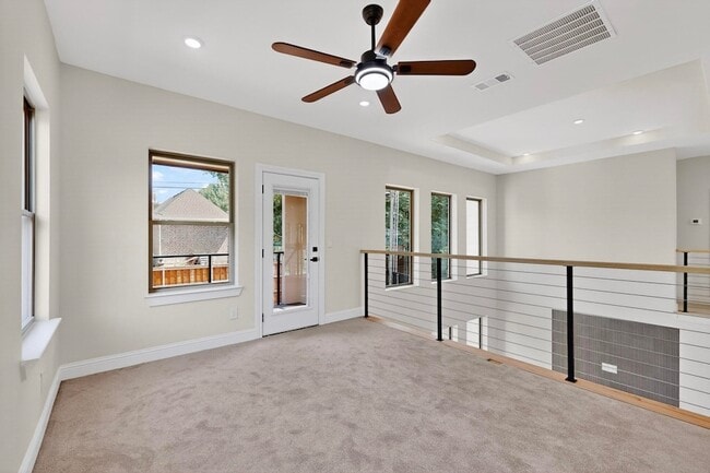 Building Photo - 1840 Highland Dr E