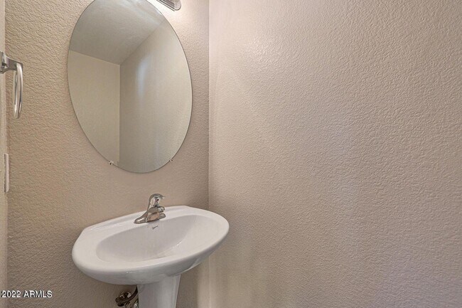 Building Photo - 15841 W Moreland St