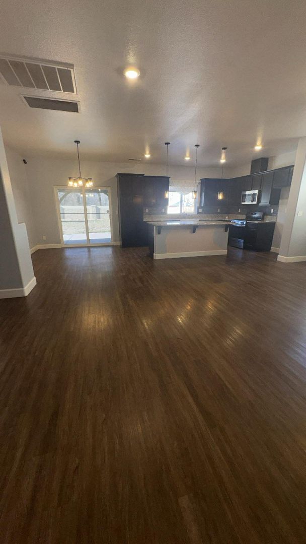 Building Photo - 4 Bedroom/2 Bath Home awaits you nestled in Fernley