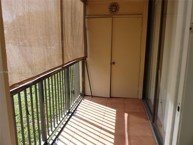 Building Photo - 14525 N Kendall Dr