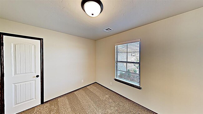 Building Photo - 1712 W Zachary Way