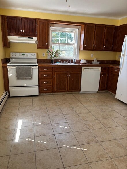 KITCHEN - 54 Hamburg Ave