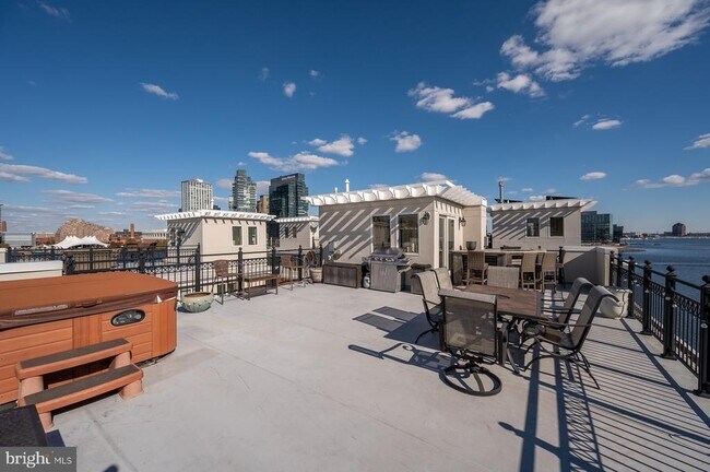 Building Photo - 621 Ponte Villas N