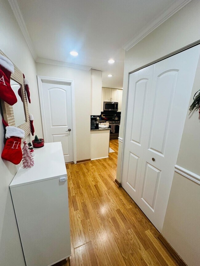 Building Photo - 2062 Danbury Pl