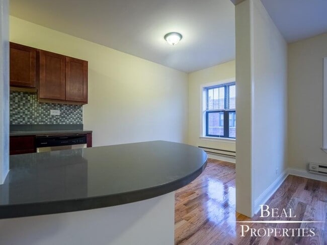 Building Photo - 1 bedroom in CHICAGO IL 60657