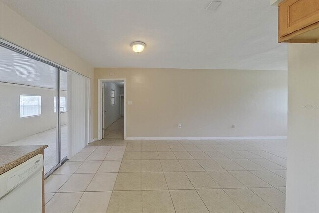 Building Photo - 2441 Healy Dr