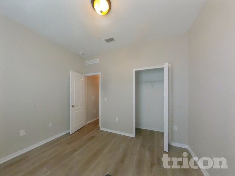 Building Photo - 5530 Sycamore Canyon Dr