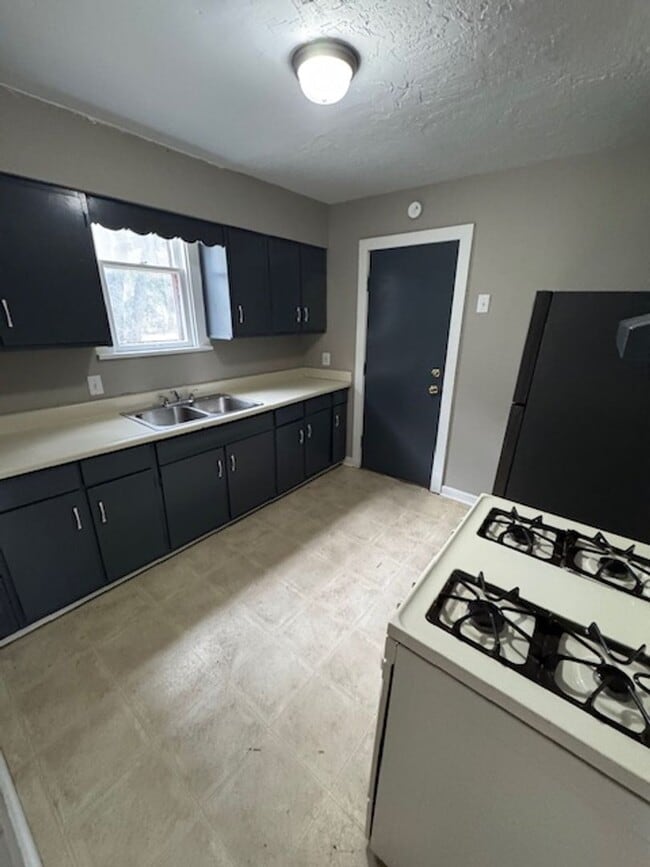 Building Photo - 3519 Weisser Park Ave