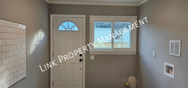 Building Photo - 123 Sequoia Dr