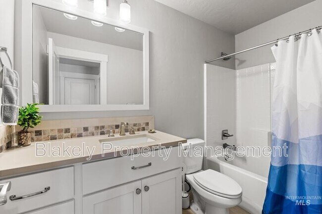 Building Photo - Baxter Way, 319 N.