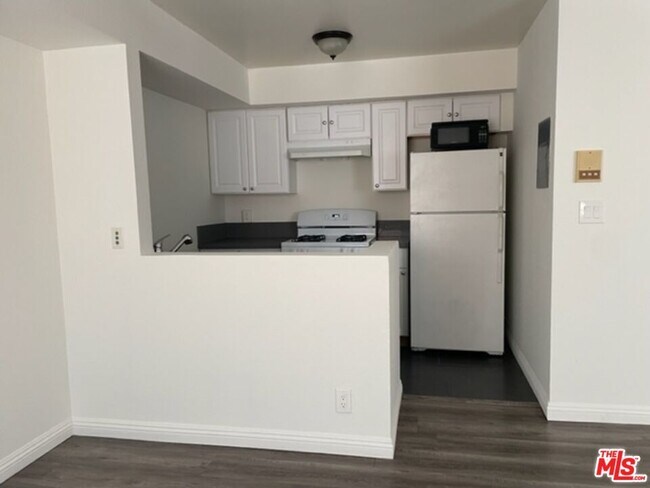 Building Photo - 641 Normandie Ave