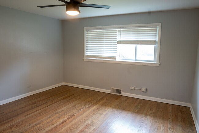 Building Photo - 9733 Karlov Ave