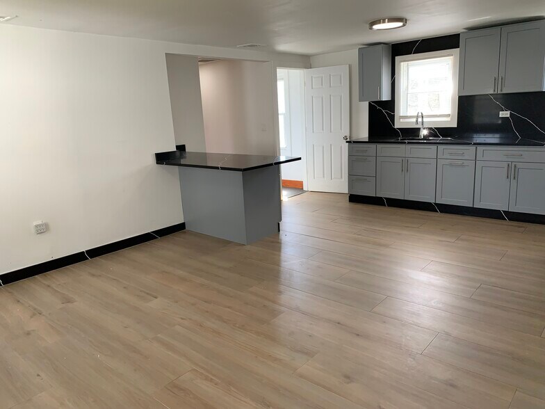 Building Photo - 424 Dixwell Ave