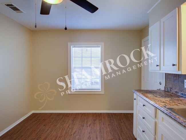 Building Photo - 2/1 Waco ISD House
