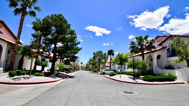 Building Photo - Charming Mediterranean-Style Townhome in G...