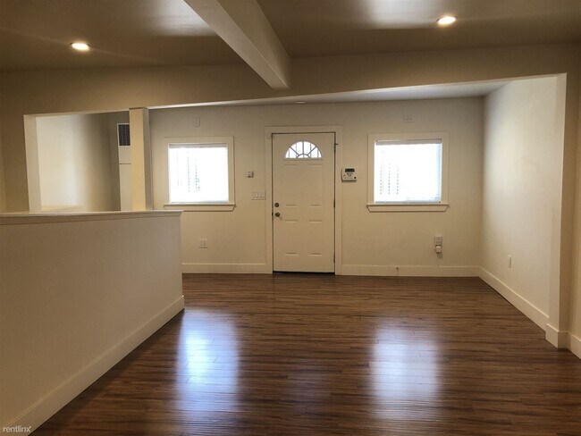 Building Photo - 3 br, 1 bath 4plex - 2100 Market St #B