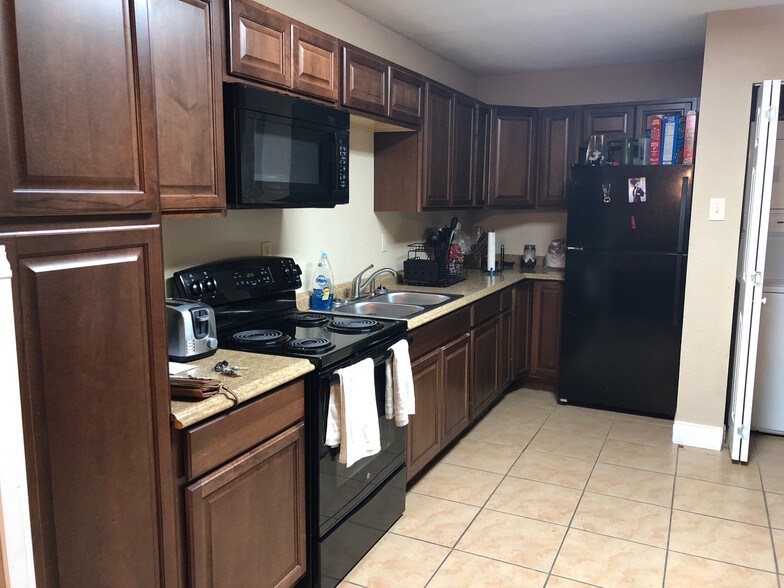 Building Photo - 2110 Willow St