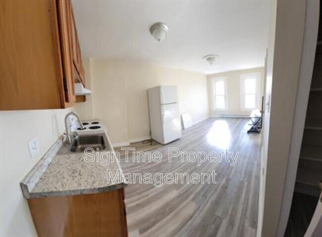 Building Photo - 42 E Washington St