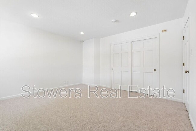 Building Photo - 1121 Douglas Ct