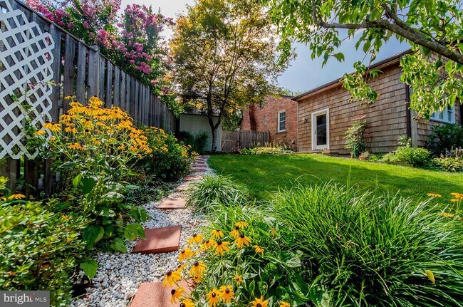 Building Photo - 628 Tazewell Rd NW