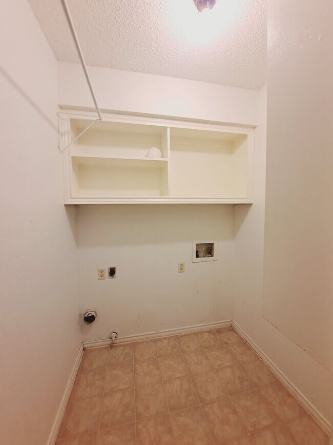 Building Photo - Cozy & Affordable 2 Bedroom in Carrollton!