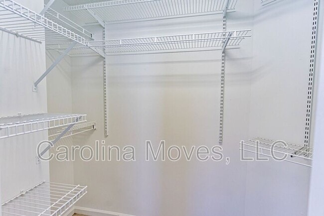 Building Photo - 211 Windsong Dr