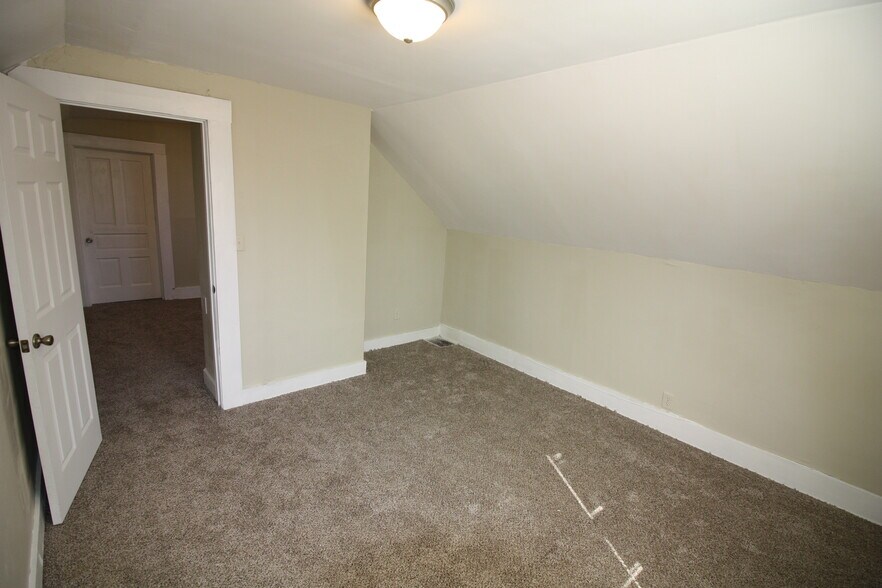 Building Photo - 2119 Feldman Ave