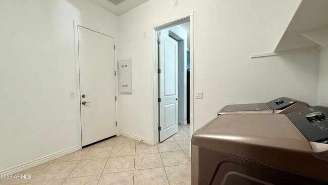 Building Photo - 3355 E Constance Wy