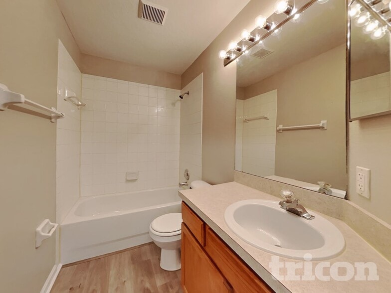 Building Photo - 12420 Tree Pointe Ct