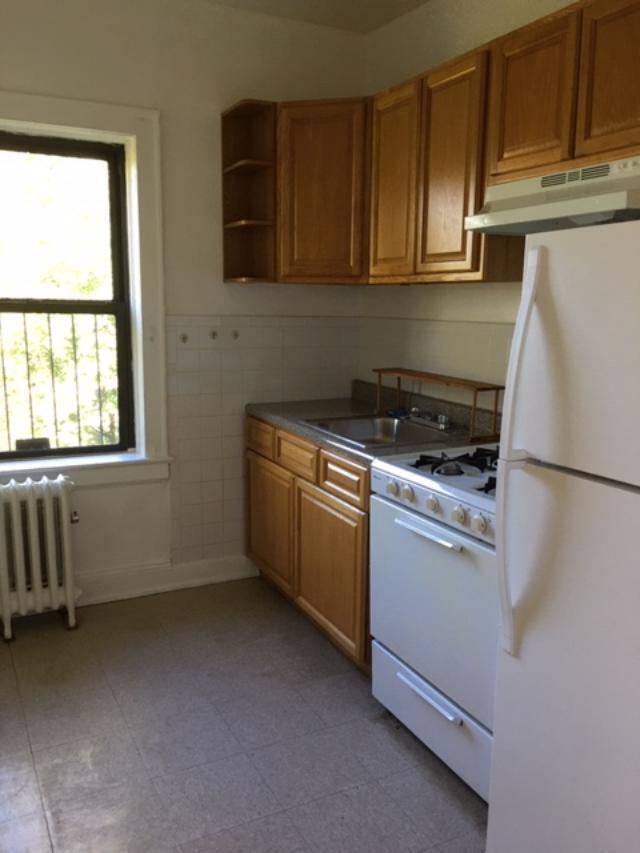 Kitchen - 411 Warburton Ave
