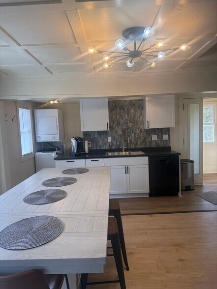 Dining area with view of kitchen upstairs - 1540 N 10th St