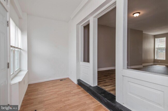 Primary Photo - 5524 Delancey St