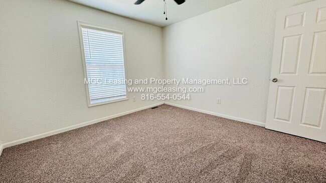 Building Photo - Special Offer of $100 off with a 16 Month Lease at Creekwood Park Townhomes!