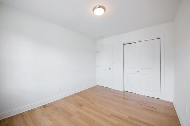 Building Photo - 307 9th St