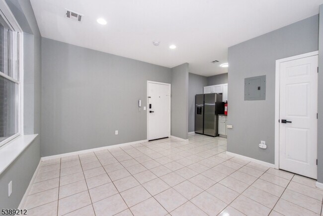 Building Photo - 1878 Springfield Ave