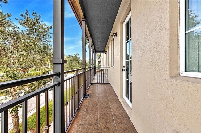 Building Photo - 995 SW 147th Ave