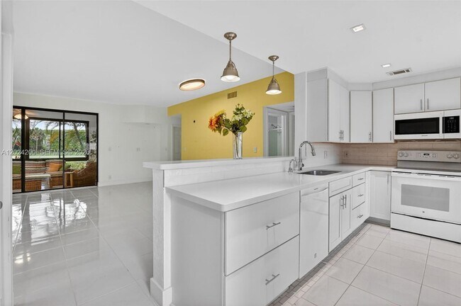 Building Photo - 7906 Granada Pl